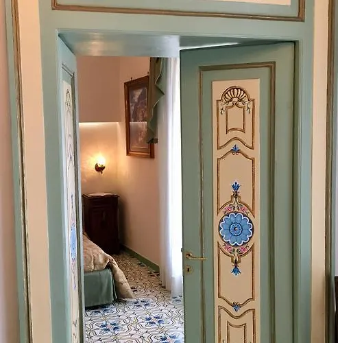 Old Taverna Sorrentina Guest house 4*